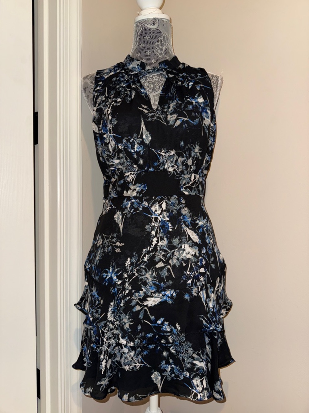 Parker Sleeveless Black & Blue Floral Ruffle Dress size small